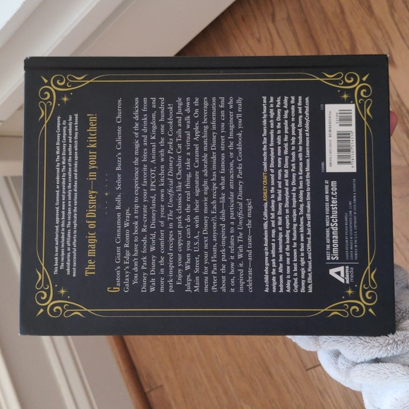 The Unofficial Disney Parks Cookbook - Picture 2 of 5